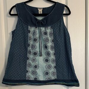 Medium sized Blue Patterned Sleeveless Tank Top by Izod